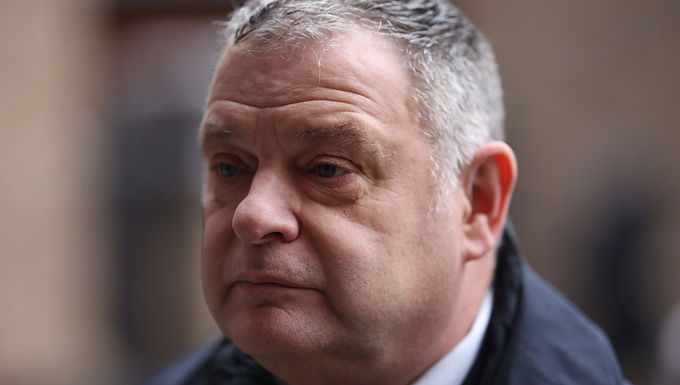El ex diputado laborista Mike Amesbury dejara de 'lo antes posible' después de ser encarcelado por golpear a un constituyente, ya que Keir Starmer enfrenta la prueba de elección