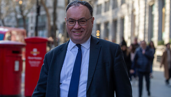 El gobernador del Banco de Inglaterra, Andrew Bailey, advierte sobre más problemas hipotecarios que se avecinan a medida que las tasas se acerquen a los niveles vistos bajo Liz Truss