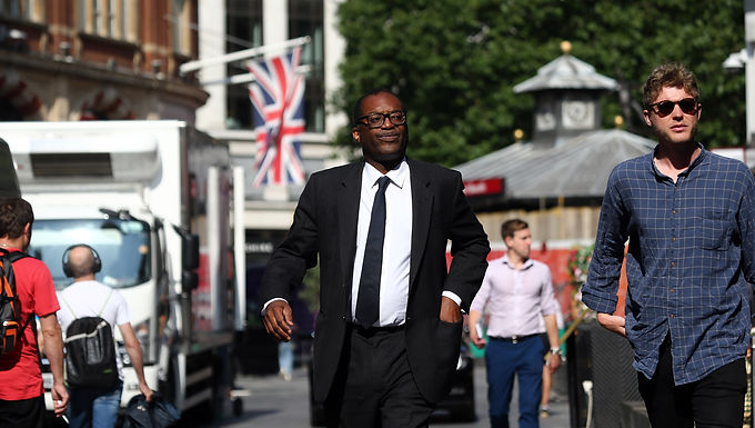 El secretario de Negocios, Kwasi Kwarteng, dice que Gran Bretaña debe desarrollar su propio "sistema de energía renovable soberano y de cosecha propia" para poner fin a su dependencia de otros países a medida que comienza la cumbre sobre el cambio climático COP26.
