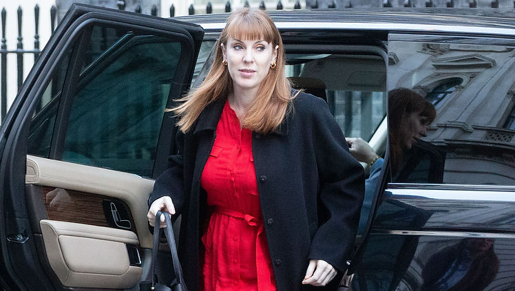 Los británicos podrían vivir a 50 millas del Ayuntamiento local bajo el plan de devolución de Angela Rayner que entrega nuevos poderes sobre el transporte y la vivienda a los alcaldes elegidos