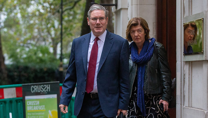 Keir Starmer condena el "espantoso acto de terrorismo" en Israel mientras se enfrenta a presiones para actuar contra los parlamentarios y activistas laboristas que no condenan a Hamas.