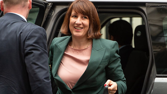 Rachel Reeves advierte de "decisiones difíciles" para arreglar las finanzas públicas