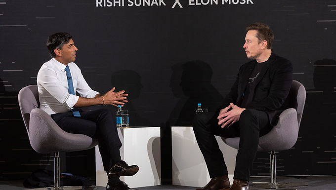 Rishi Sunak dice que los gigantes tecnológicos "no pueden hacer sus propios deberes" en materia de Inteligencia Artificial mientras elogia a Elon Musk por advertir sobre sus "riesgos".