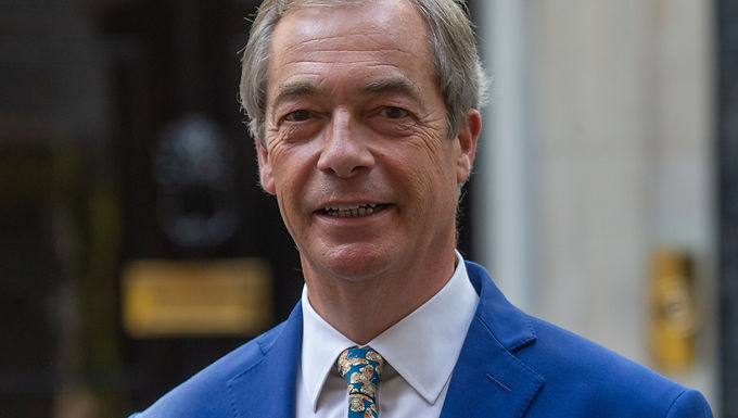 Rishi Sunak rechaza la afirmación de Nigel Farage de que "el Brexit ha fracasado" después de que el exlíder del UKIP criticara a los ministros conservadores "inútiles" por "manejar mal" la salida de Gran Bretaña de la UE