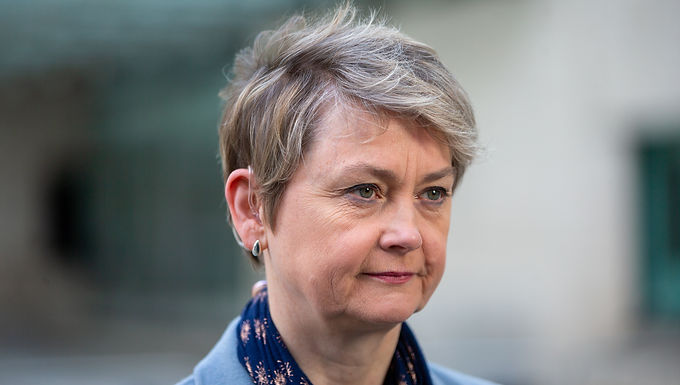 Starmer enfrenta presión para castigar a Yvette Cooper por no respaldar el anuncio de ataque de 'abusadores sexuales de niños que escapan de la prisión' del Partido Laborista contra el primer ministro Rishi Sunak