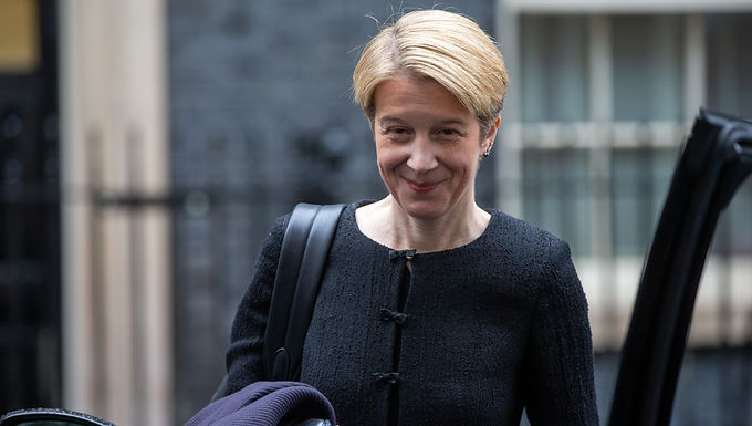 La jefa del NHS, Amanda Pritchard, insinúa que Boris Johnson DEBERÍA haber usado una máscara facial durante el viaje al hospital del primer ministro, ya que dice que la guía es "clara"
