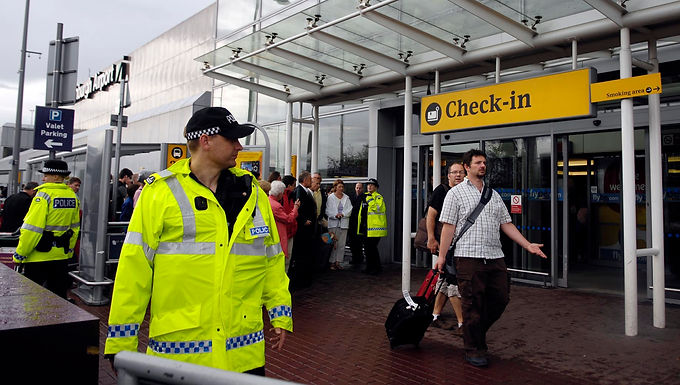 Los jefes de los aeropuertos de Edimburgo y Glasgow critican al ministro de transporte SNP de Nicola Sturgeon por negarse a reunirse con ellos a pesar del caos de viajes de Omicron