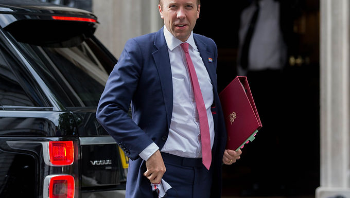 Boris Johnson arrastrado a la fila por la cuenta de correo electrónico privado de Matt Hancock
