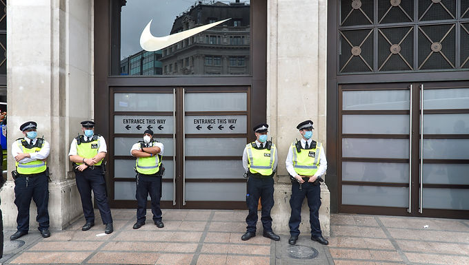 Keir Starmer se une a la furia por la revisión 'despertada' de Nike del nuevo uniforme de Inglaterra y pide al gigante de la ropa deportiva que regrese al tradicional St George's Cross rojo