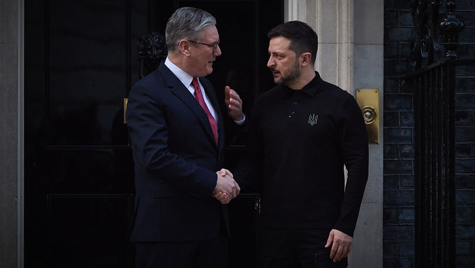 Starmer insiste en que Ucrania tiene "respaldo completo del Reino Unido" en su encuentro con Zelensky en el No 10