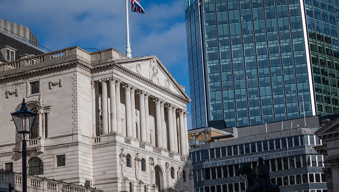 El objetivo de Rishi Sunak de reducir la inflación a la mitad ya se ha cumplido, dice el Banco de Inglaterra, pero advierte que el crecimiento del Reino Unido se está deteniendo