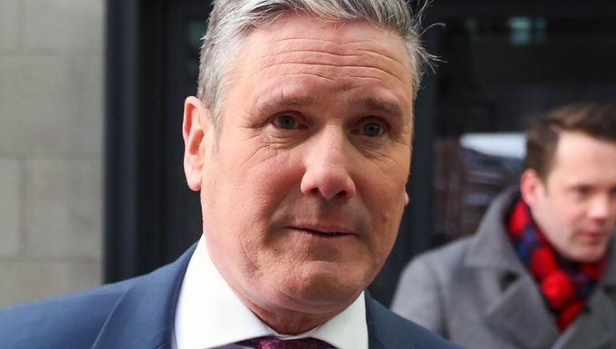 Sir Keir Starmer se enfrenta a crecientes llamadas para aclarar la vacilante política del Brexit, después de que el Ministro del Gabinete calificara su historial en la UE como un "catálogo de oportunismo".