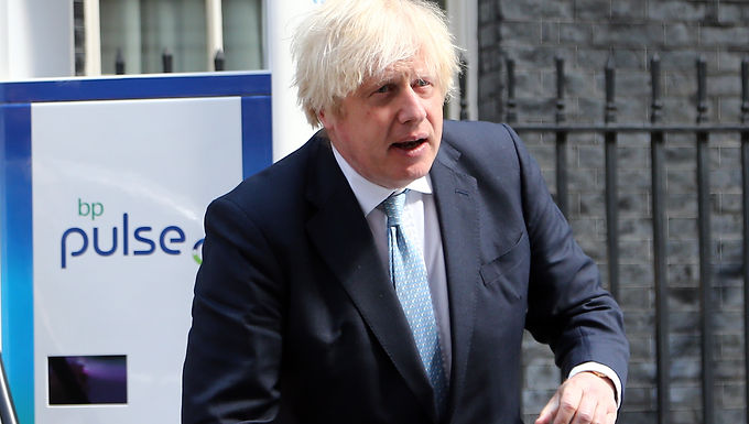 Boris Johnson cambia de sentido para confirmar que el asesor de seguridad nacional investigará la venta del fabricante británico de microchips Newport Wafer Fab a la firma china Nexperia, pero insta a la nación a no sucumbir al "espíritu anti-China" diciendo que sería "económicamente temerario"