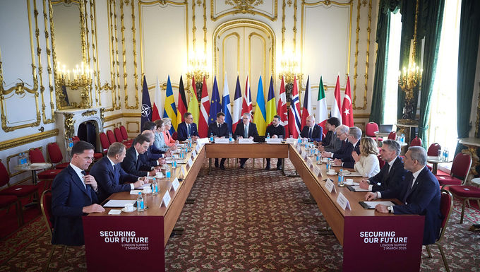 Keir Starmer se unirá a los líderes europeos en París para las conversaciones de crisis de "una vez en una generación" sobre Ucrania mientras Donald Trump presiona para el extremo de la guerra con Rusia