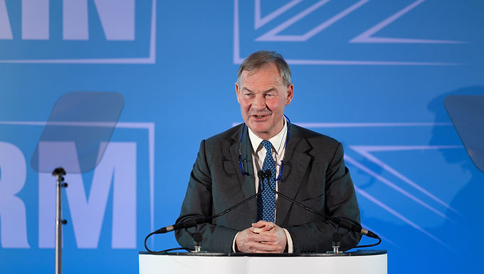 Nigel Farage:  Al público `no le gustan las luchas internas constantes '