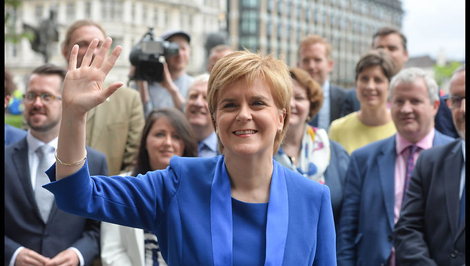 Sturgeon pide precaución ya que Escocia registra el mayor número de casos de Covid