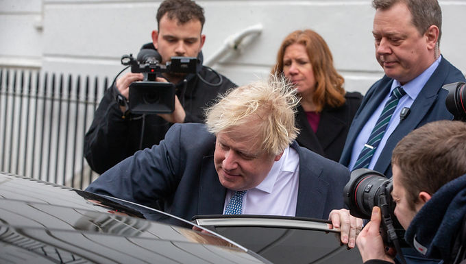 Liz Truss dice que el informe entre partidos sobre Boris Johnson es "demasiado duro"