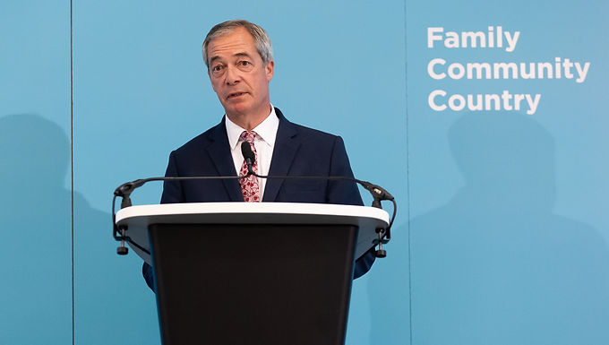Una modelo admite haber arrojado batido sobre el líder reformista del Reino Unido, Nigel Farage, después de declararse culpable de agresión con golpizas y daños criminales.