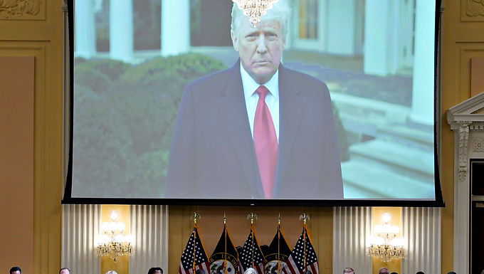 Trump dice que el primer ministro del Reino Unido, Boris Johnson, se ha vuelto 'liberal' y está cometiendo un 'gran error' con el impulso de la energía verde