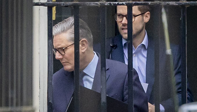 El laborismo entra en pánico: crece la presión para echar a Starmer