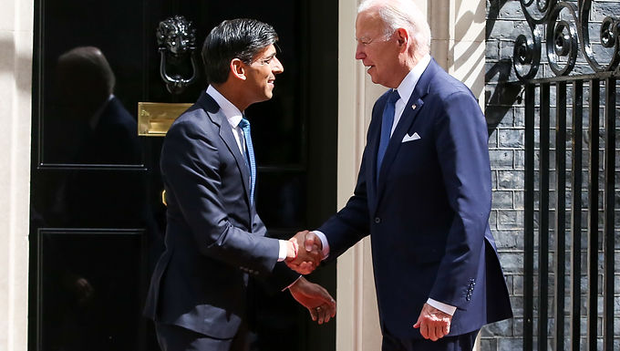 Los conservadores advierten a Rishi Sunak que no "ceda" ante Joe Biden mientras mantienen conversaciones en el número 10 HOY en medio de tensiones por la candidatura de Ucrania a la OTAN y el intento del presidente "antibritánico" de instalar al jefe de la UE como nuevo jefe de la alianza militar.