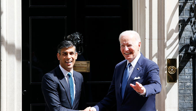Joe Biden dice que tiene la intención de visitar Irlanda del Norte después de que el primer ministro Rishi Sunak invitara al presidente de los Estados Unidos a conmemorar el 25 aniversario del Acuerdo del Viernes Santo.
