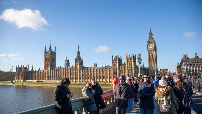 La caída de los turistas que gastan mucho está causando estragos: Rishi Sunak y Jeremy Hunt se enfrentan a una creciente rebelión por la supresión de las compras libres de IVA para los turistas extranjeros