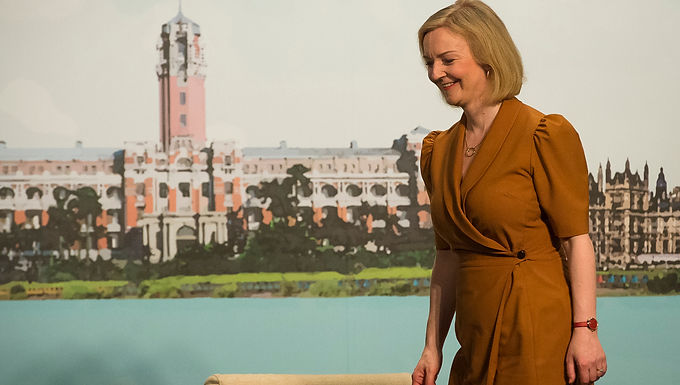 Liz Truss advierte que Occidente ya está en una Guerra Fría con China mientras realiza una controvertida visita a Taiwán, y Beijing acusa al ex primer ministro de un "espectáculo político peligroso"