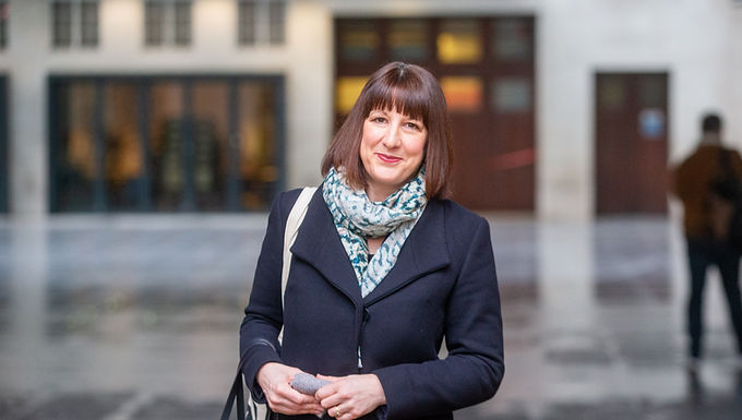 La expansión de Heathrow se puede hacer en una década, dice Rachel Reeves