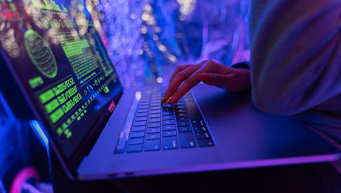 La ciber-delincuencia alcanza cifras record en Reino Unido impulsada por la inteligencia artificial
