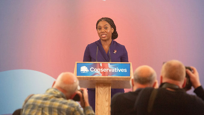 Kemi Badenoch gana elección de liderazgo Tory