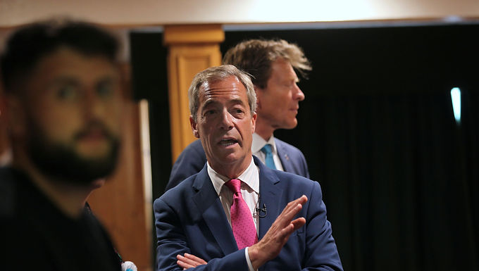 Nigel Farage no se ocupa del "mundo real" de la política, dice el ex ministro conservador