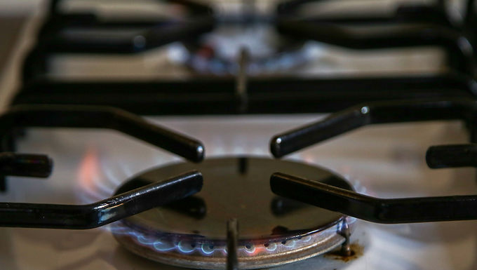Sunak cuestiona críticas de Truss al impuesto a las ganancias extraordinarias del petróleo y el gas
