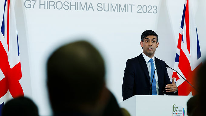 Rishi Sunak insinúa que se arriesgará a una recesión para frenar la inflación después de que la OCDE advierta que el Reino Unido tendrá los aumentos de precios más altos de todas las naciones del G7.