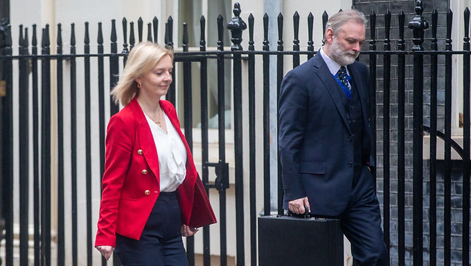 La UE rechaza las súplicas de revisar el protocolo de Irlanda del Norte diciendo que el bloque no puede "resolver todos los problemas del Brexit", mientras que Liz Truss advierte que el Reino Unido "no tiene otra opción" que actuar unilateralmente para "proteger la paz".