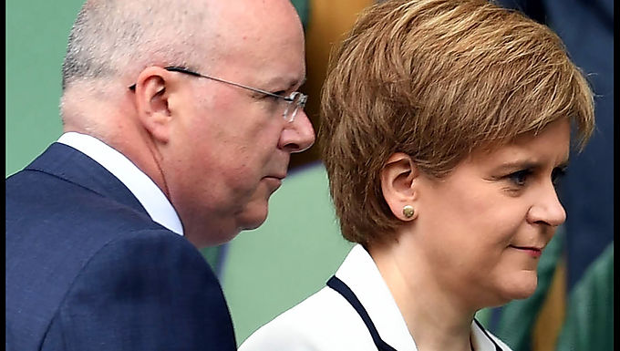 El esposo de Sturgeon arrestado mientras la policía registra su casa y la sede de SNP en una investigación financiera