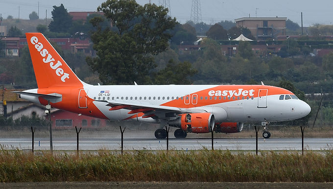 El jefe de Easyjet critica a Boris Johnson por las restricciones de viaje a medida que la aerolínea económica aumenta el horario de vuelos