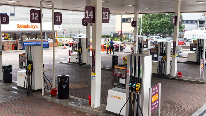 Boris Johnson 'declara la guerra' a las estaciones de servicio fraudulentas: los ministros están elaborando formas de 'nombrar y avergonzar' a las que no apliquen el recorte del impuesto sobre el combustible
