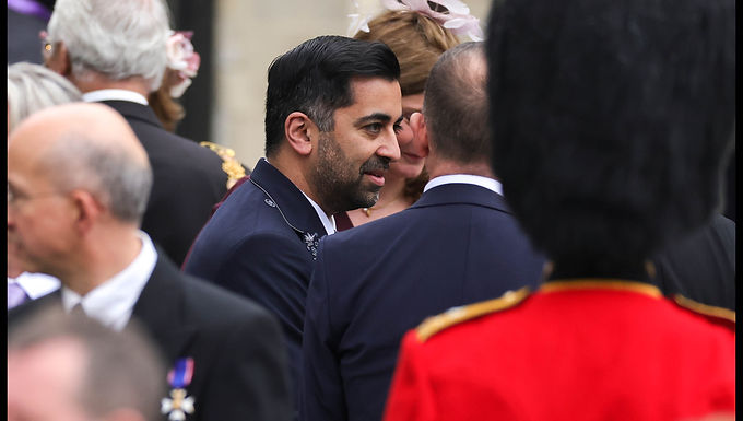 El aspirante a líder del SNP, Humza Yousaf, es criticado por su historial en el NHS