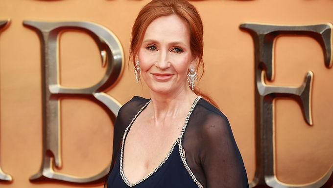 JK Rowling critica la nueva ley escocesa contra los delitos de odio por su ambigüedad.