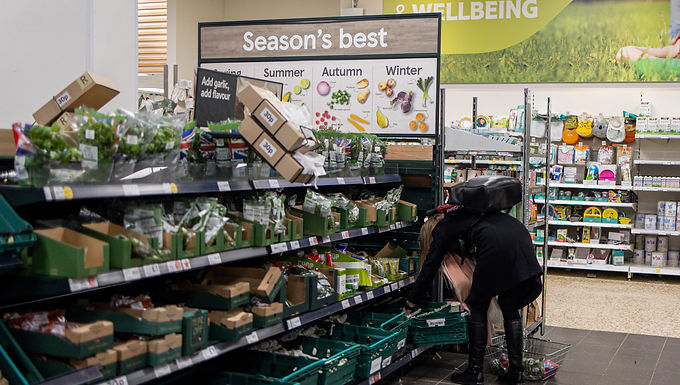 Los supermercados en Reino Unido racionan frutas y verduras ante la escasez en los mercados