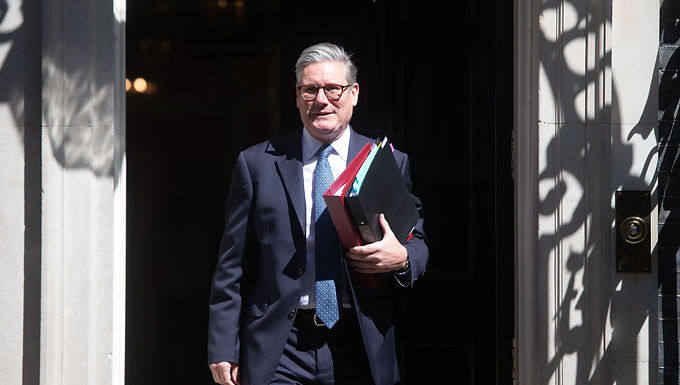 Keir Starmer defiende las "decisiones difíciles" a medida que los resultados de las elecciones locales llegan