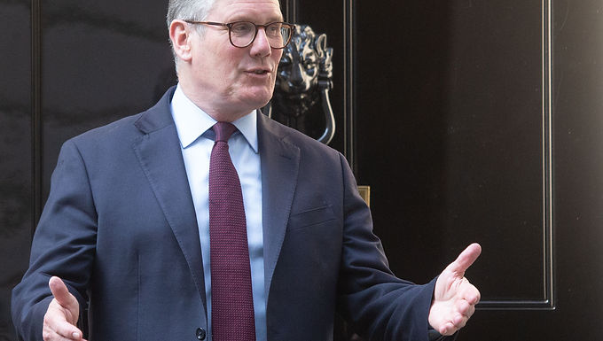 Starmer 'frustrado' por los reguladores mientras busca cortar la burocracia para aumentar el crecimiento