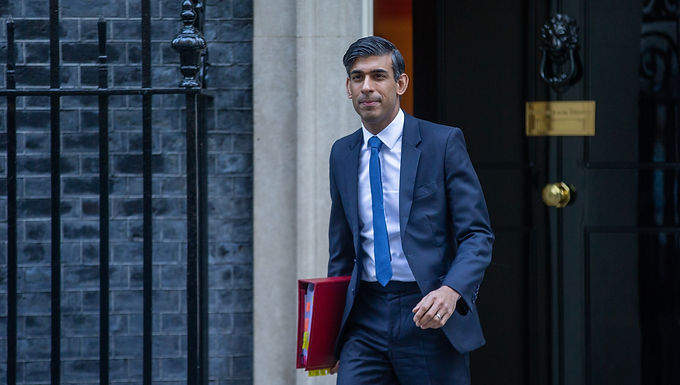 Rishi Sunak desafía las exigencias  de los Tories de recortes de impuestos en el presupuesto.
