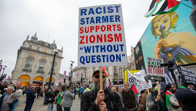 El apoyo laborista entre los musulmanes cae en medio de la reacción violenta a la postura de Keir Starmer sobre Israel... y el partido enfrenta el desafío electoral parcial de George Galloway en Rochdale