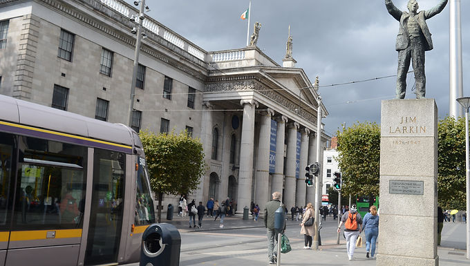 No envíen policías a la frontera, dice Sunak a Dublín en medio de la disputa por el asilo