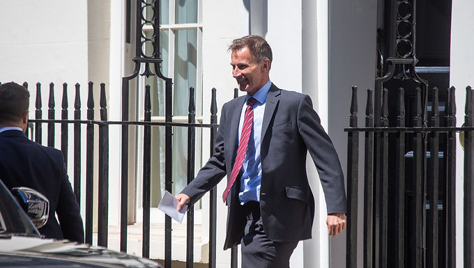El canciller Jeremy Hunt no se conmueve ante el aumento del endeudamiento de 7.500 millones de libras esterlinas