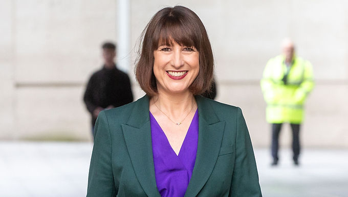 Se insta a Rachel Reeves a aclarar el plan de impuestos a las pensiones del Partido Laborista en medio de temores de que el partido pueda saquear los ahorros de jubilación de nueve millones de trabajadores.