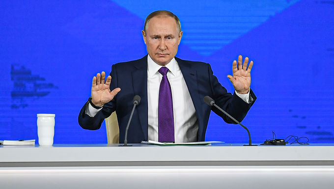 Liz Truss lanza un nuevo tiro de advertencia a Vladimir Putin y dice que Moscú enfrentará "consecuencias masivas" que tendrán un "costo severo" si Rusia invade Ucrania, y también critica a China por sus "políticas económicas coercitivas".