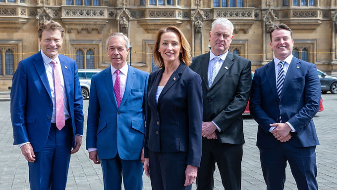 Nigel Farage admite que está omitiendo a los Commons esta semana, ya que está de vacaciones, después de que el líder de la reforma de "a tiempo parcial" enfrentó preguntas sobre su ausencia cuando el primer ministro revela el "reinicio" de Brexit "